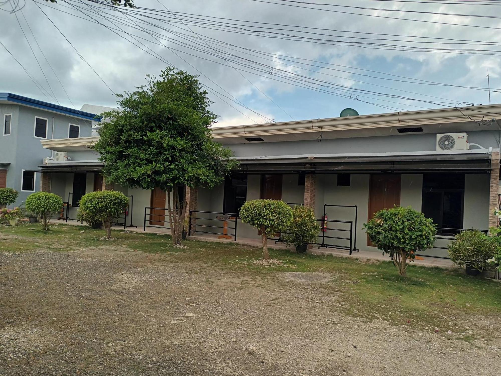 Grae'S Apartelle Moalboal Exterior photo